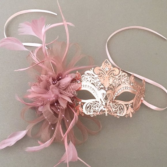 HALLOWEEN MASQUERADE MASK ROSE GOLD FEATHERS - Picture 1 of 1